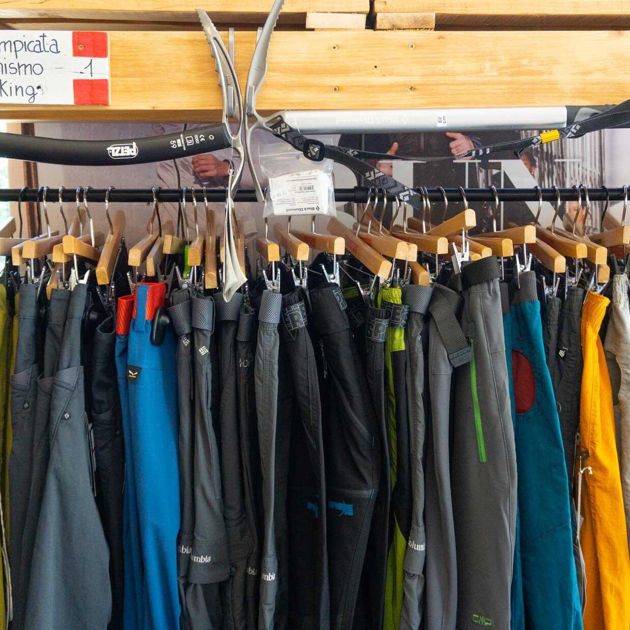 runout-negozio-abbigliamento-outdoor-attrezzatura-arrampicata-alpinismo-running-trail-alpinismo-snowboard-splitboard-4