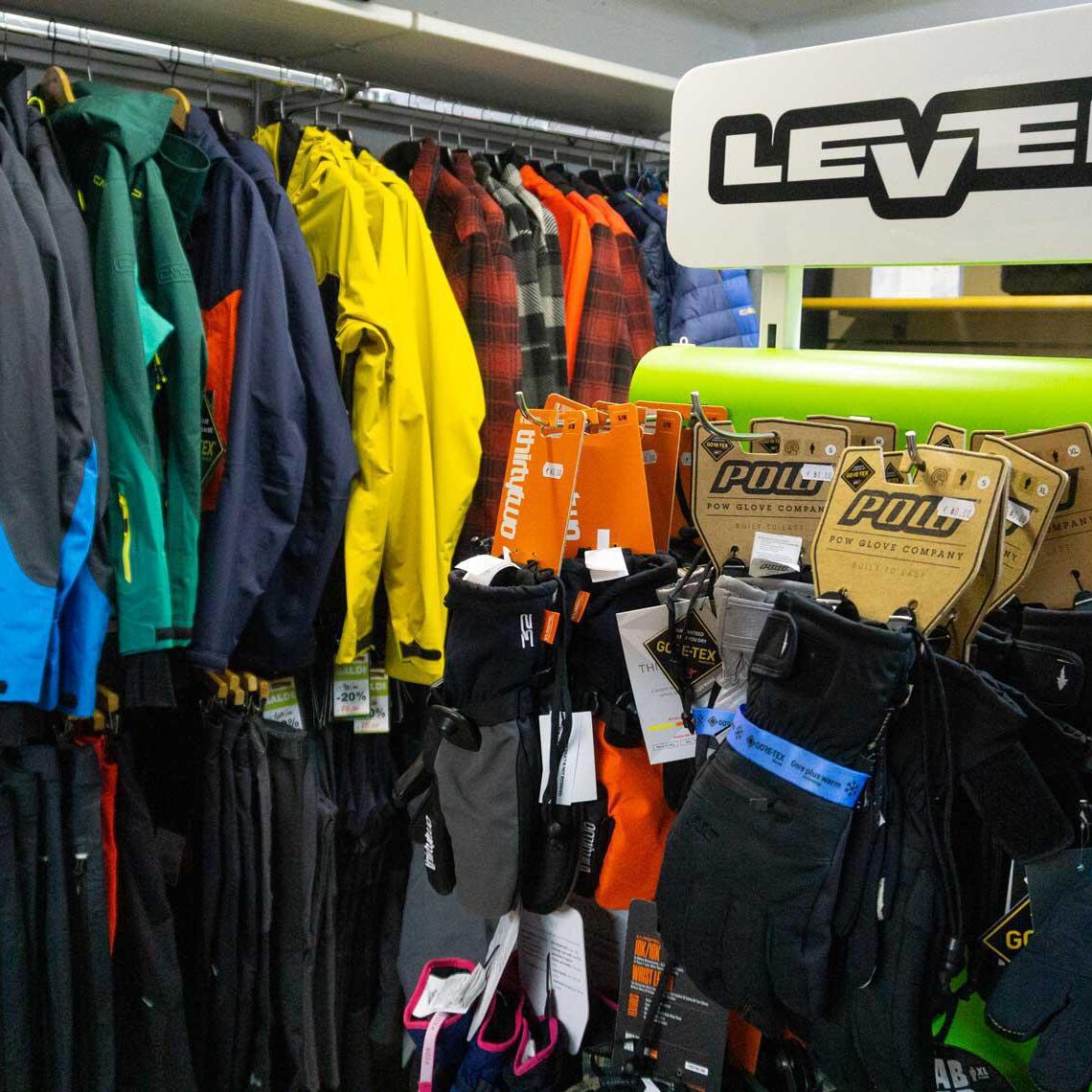 runout-negozio-abbigliamento-outdoor-attrezzatura-arrampicata-alpinismo-running-trail-alpinismo-snowboard-splitboard-7