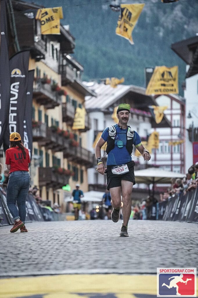 Marco Braciolina Morozzi al arrivo della lavaredo ultra trail 2025